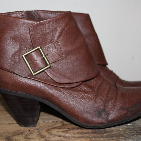 LEATHER BOOTIES WITH GOLD BUCKLE - WOMEN'S SIZE 7.5 - Picture 6 of 6